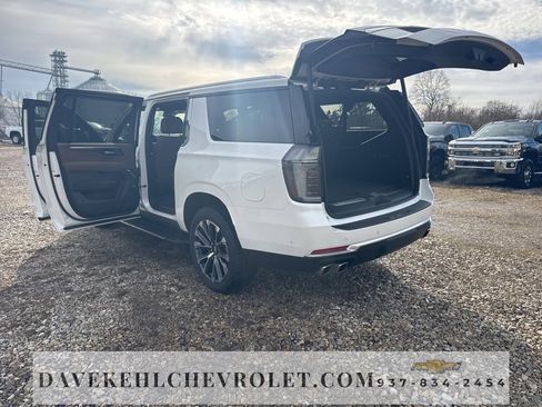 Used 2025 Chevrolet Suburban High Country image 21