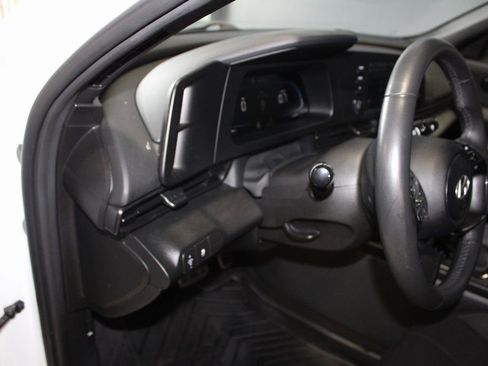 Used 2025 Hyundai Elantra Sport image 11