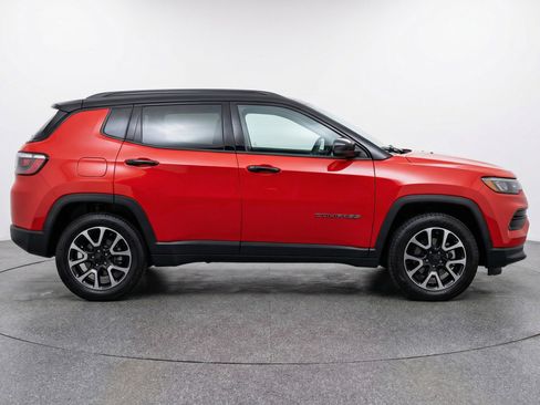 Used 2025 Jeep Compass Trailhawk image 11