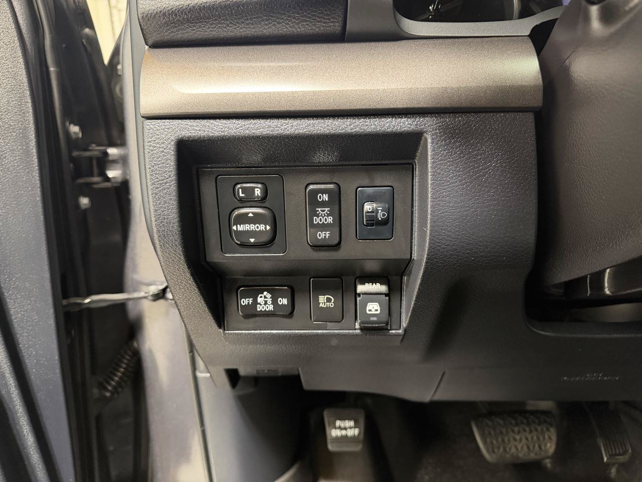 Used 2018 Toyota Tundra SR5 w/ SR5 Upgrade Package AWD/4WD image 20