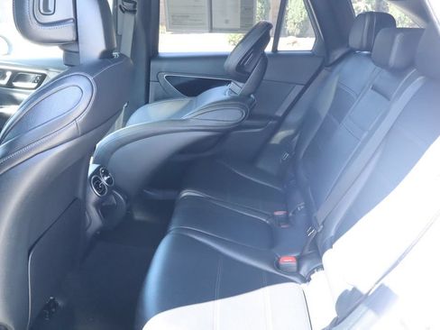 Used 2025 Mercedes-Benz GLC 350e 4MATIC image 32