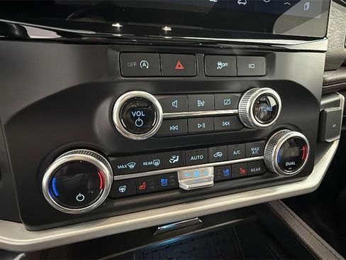 Used 2024 Ford Expedition Limited image 23