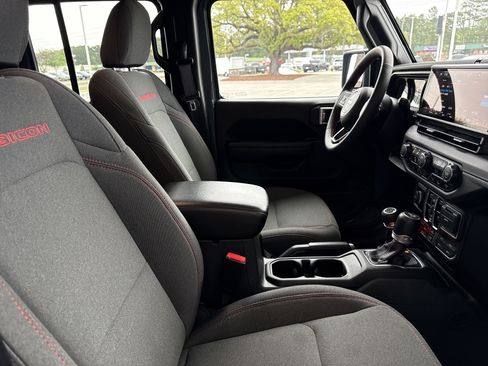Used 2024 Jeep Wrangler Unlimited Rubicon w/ Safety Group AWD/4WD image 30