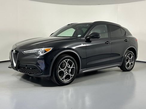 Used 2023 Alfa Romeo Stelvio Ti AWD/4WD image 3