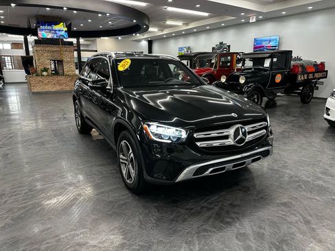 Used 2021 Mercedes-Benz GLC 300 4MATIC w/ Premium Package image 3