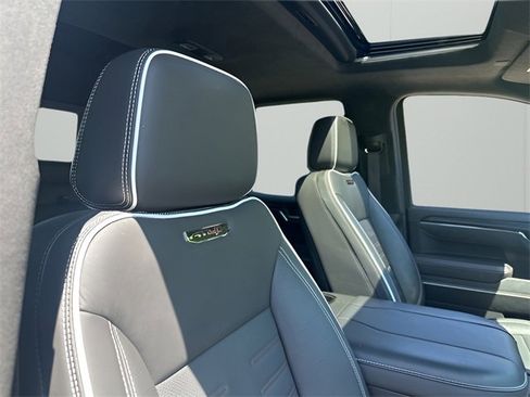Used 2024 GMC Sierra 1500 AT4X image 58