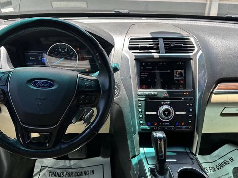 Used 2017 Ford Explorer Limited w/ Equipment Group 301A FWD image 14