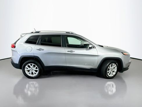 Used 2014 Jeep Cherokee Latitude w/ Cold Weather Group FWD image 8
