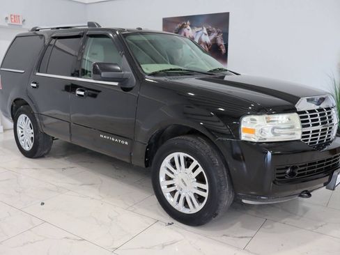Used 2009 Lincoln Navigator 4WD image 1