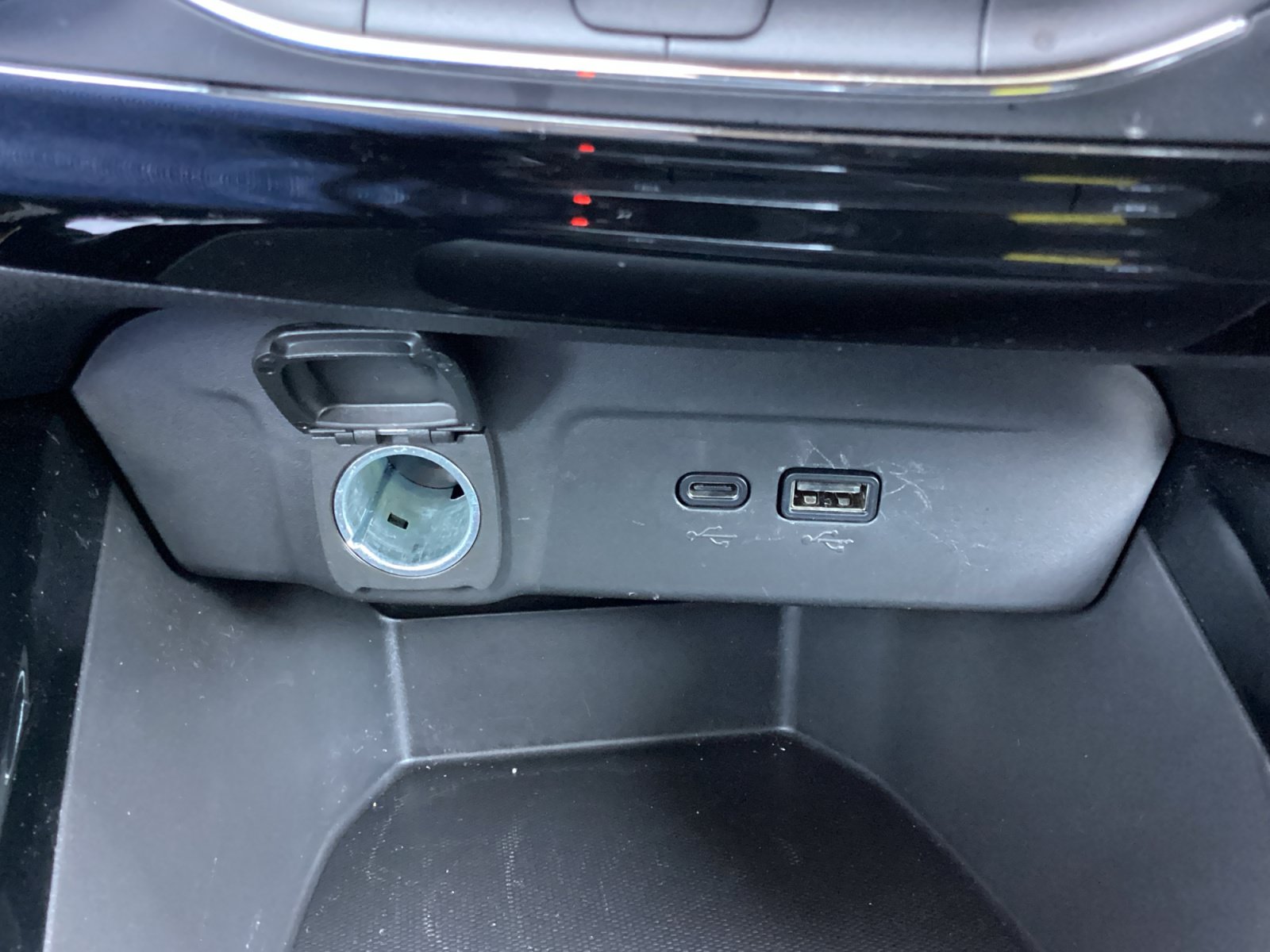 Used 2026 Chevrolet Trax LT FWD image 23