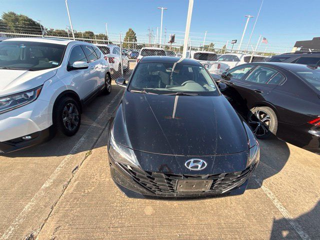 Used 2021 Hyundai Elantra SEL w/ Convenience Package FWD image 2