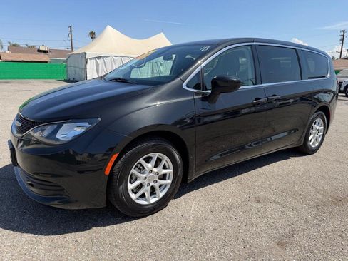 Used 2020 Chrysler Voyager LX FWD image 12