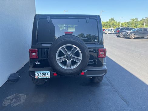 Used 2022 Jeep Wrangler Unlimited Sahara w/ LED Lighting Group AWD/4WD image 5
