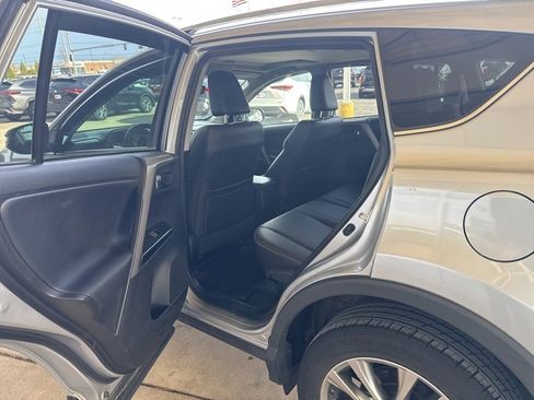 Used 2016 Toyota RAV4 Limited image 11