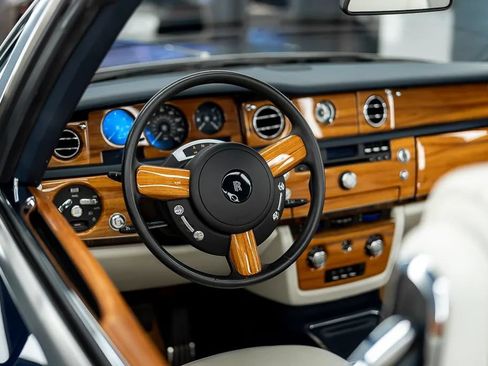 Used 2010 Rolls-Royce Phantom Drophead Coupe RWD image 13
