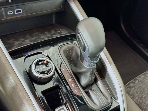 Used 2024 Chevrolet Colorado ZR2 image 14