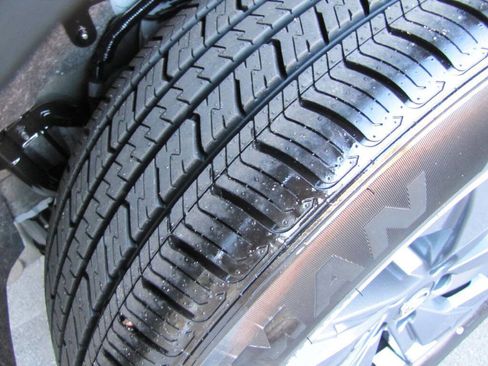 Used 2024 Nissan Rogue SV image 30