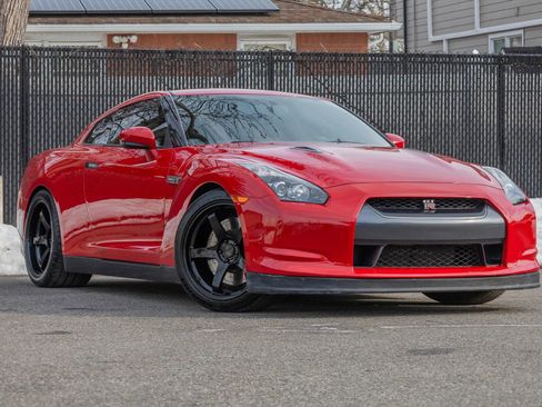 Used 2010 Nissan GT-R Premium image 2