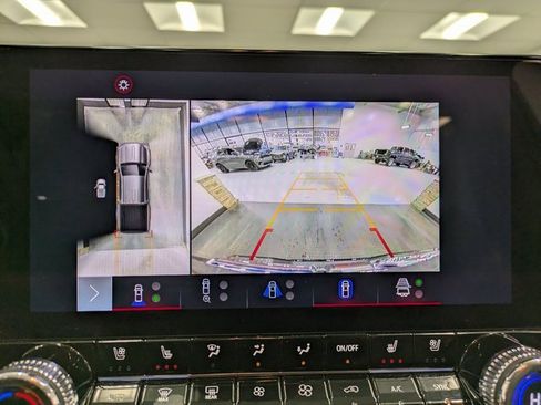 Used 2024 GMC Canyon Denali image 14