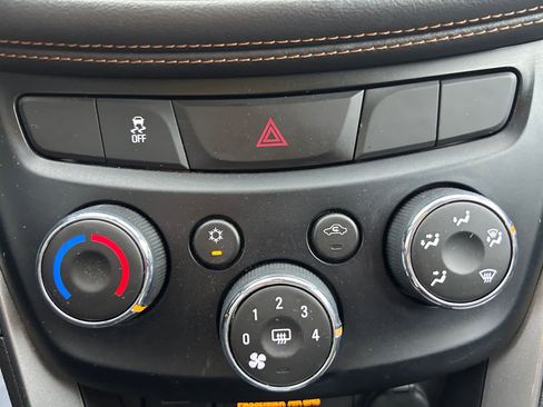 Used 2020 Chevrolet Trax LT image 24