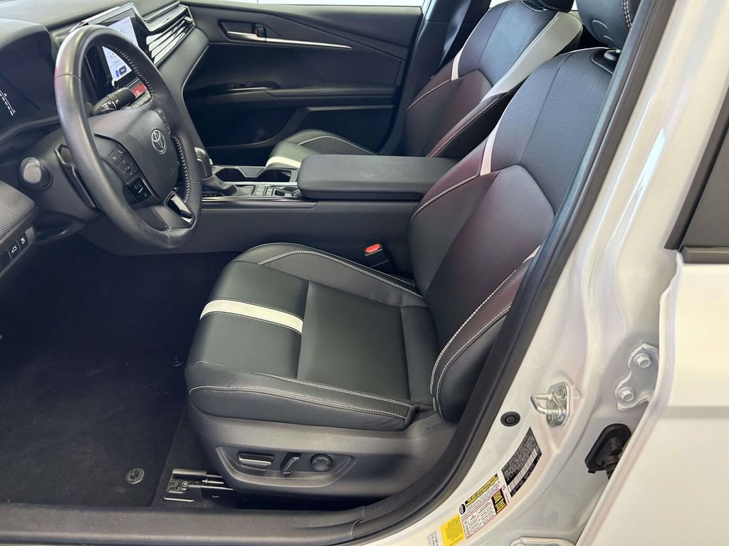 Used 2025 Toyota Camry SE w/ Convenience Package FWD image 16
