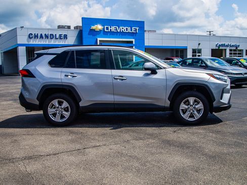 Used 2025 Toyota RAV4 XLE AWD/4WD image 8