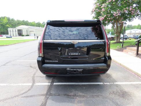 Used 2017 Cadillac Escalade ESV Luxury AWD/4WD image 6