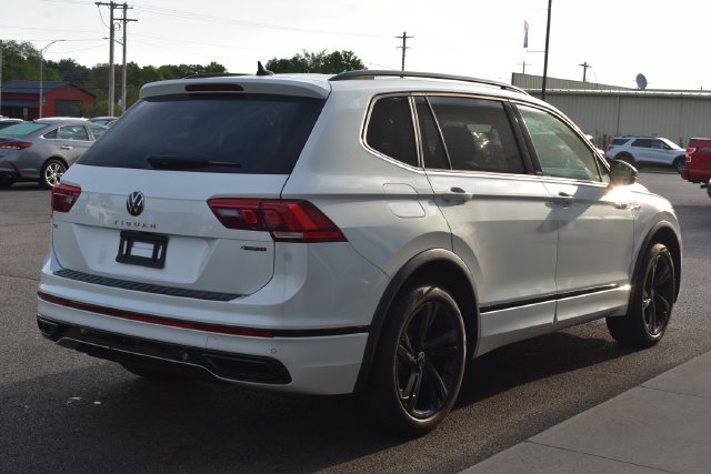 Used 2024 Volkswagen Tiguan SE R-Line AWD/4WD image 11