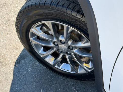 Used 2020 Jeep Cherokee Latitude Plus w/ Cold Weather Group image 11