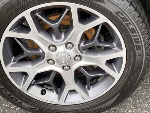 Used 2020 Jeep Grand Cherokee Overland image 27