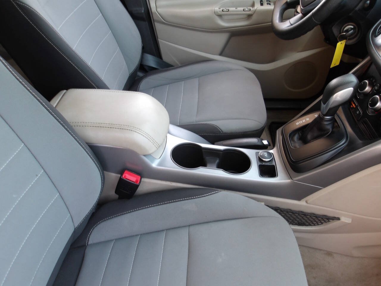 Used 2015 Ford Escape SE FWD image 18