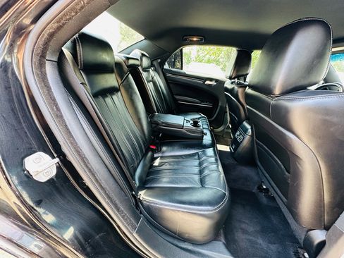 Used 2019 Chrysler 300 S image 33