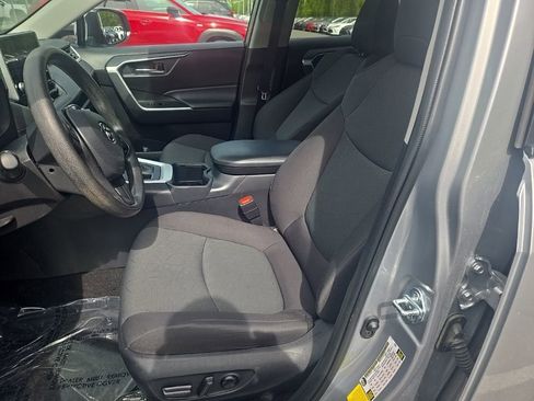Used 2025 Toyota RAV4 XLE w/ Convenience Package image 3