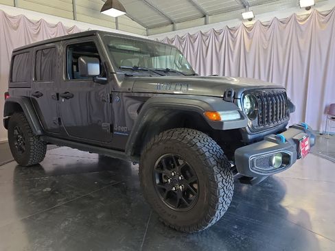 Used 2024 Jeep Wrangler Unlimited AWD/4WD image 10