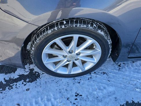 Used 2014 Toyota Prius V Five image 31