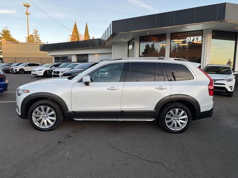 Used 2016 Volvo XC90 T6 Momentum image 2