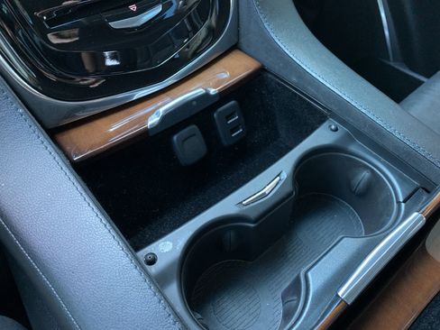 Used 2017 Cadillac Escalade ESV 4WD image 33