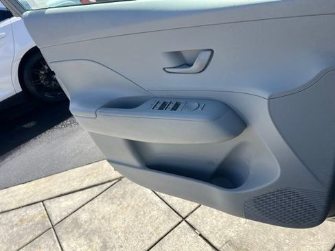 Certified 2025 Hyundai Kona SE AWD/4WD image 17