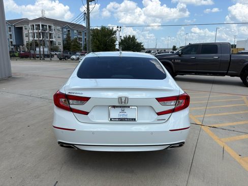 Certified 2018 Honda Accord Touring image 7