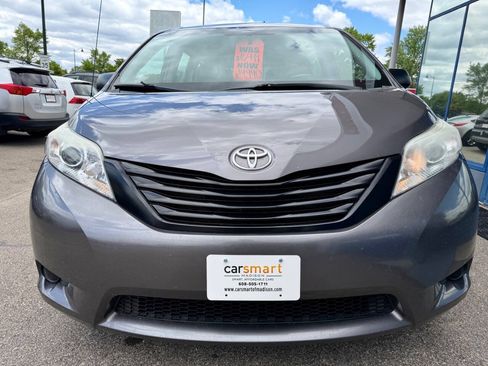 Used 2014 Toyota Sienna L FWD image 4