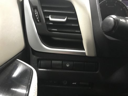 Used 2025 Nissan Rogue SV image 19