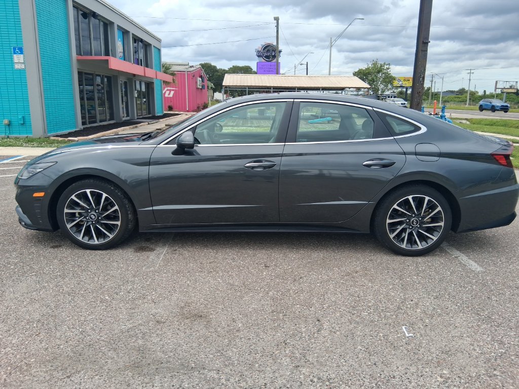 Used 2023 Hyundai Sonata Limited w/ Preferred Accessory Package FWD image 6