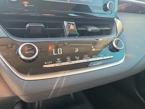 Used 2022 Toyota Corolla LE FWD image 23