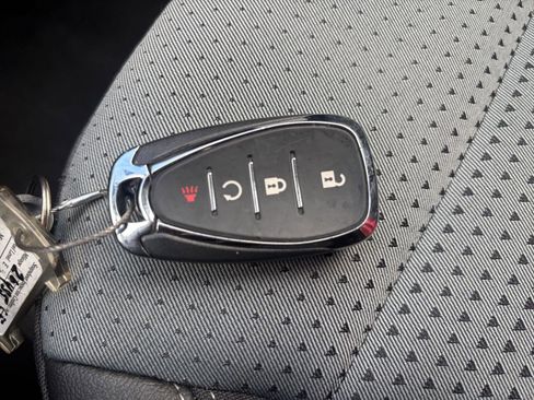 Used 2025 Chevrolet Trax LT FWD image 21