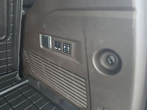 Used 2022 Chevrolet Tahoe Z71 w/ Off-Road Capability Package image 13