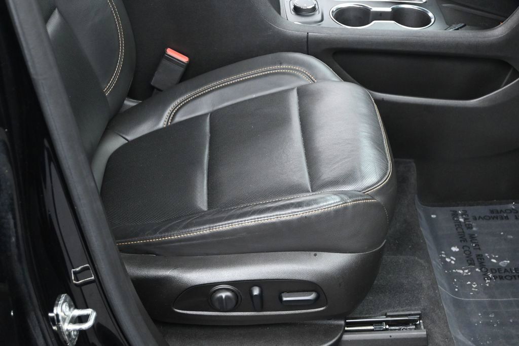 Used 2021 Chevrolet Traverse Premier w/ Redline Edition FWD image 11
