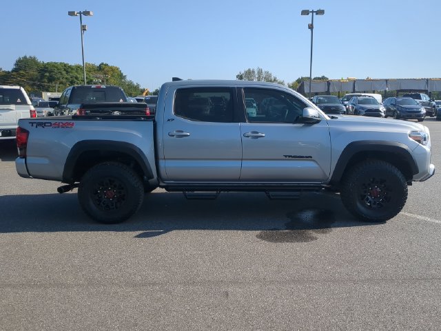 Used 2019 Toyota Tacoma TRD Off-Road AWD/4WD image 4