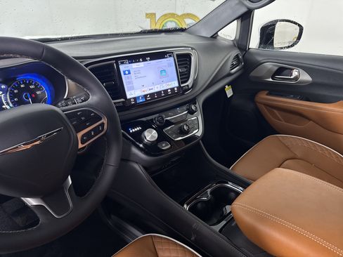 New 2026 Chrysler Pacifica Pinnacle FWD image 27