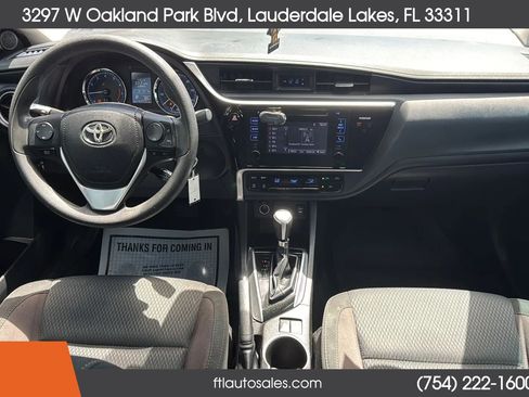 Used 2017 Toyota Corolla LE image 29