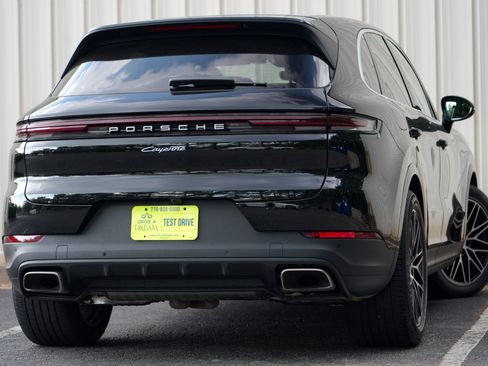 Used 2024 Porsche Cayenne AWD/4WD image 5
